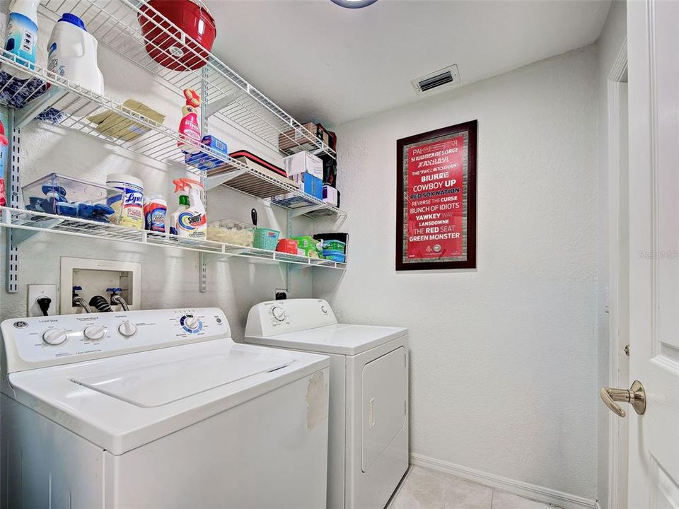 For Sale: $350,000 (2 beds, 2 baths, 1564 Square Feet)