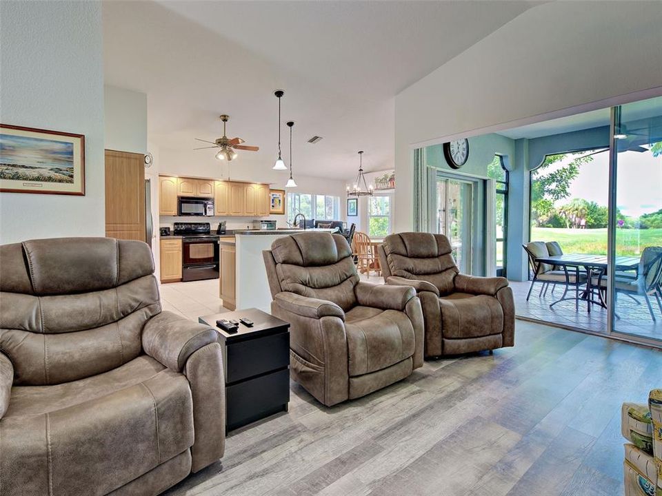 For Sale: $350,000 (2 beds, 2 baths, 1564 Square Feet)