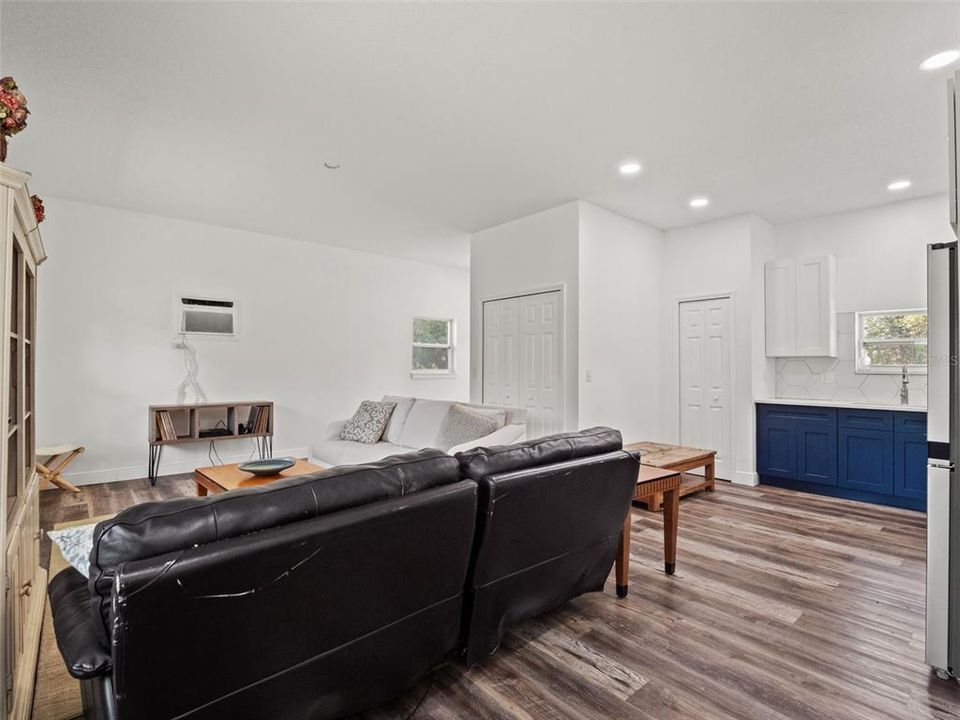En Venta: $965,000 (4 camas, 2 baños, 2971 Pies cuadrados)