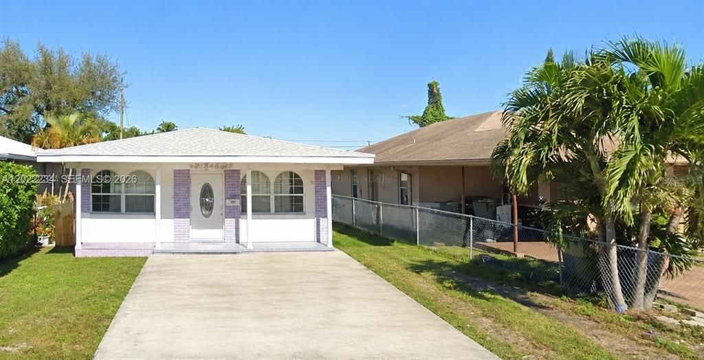 Recently Sold: $350,000 (4 beds, 2 baths, 1296 Square Feet)