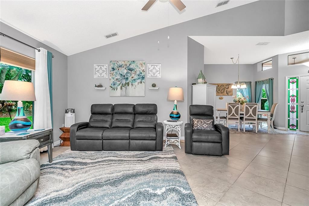 En Venta: $284,900 (2 camas, 2 baños, 1553 Pies cuadrados)