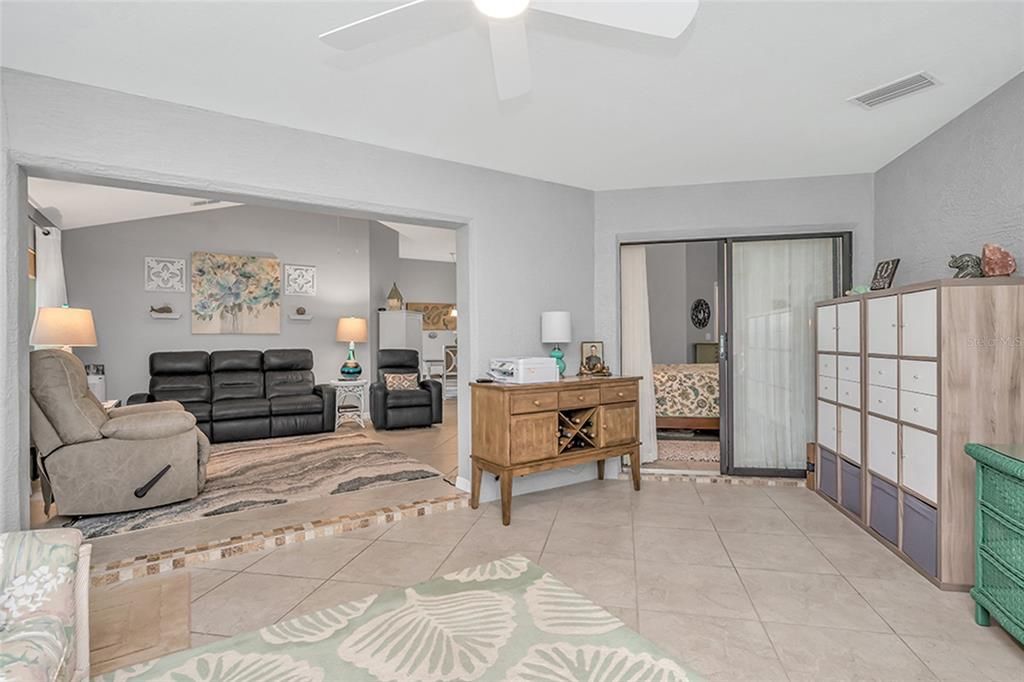 En Venta: $284,900 (2 camas, 2 baños, 1553 Pies cuadrados)