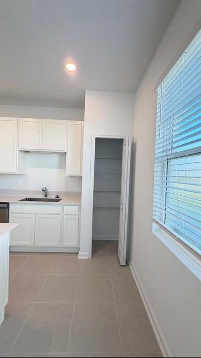 For Rent: $2,450 (3 beds, 2 baths, 1689 Square Feet)