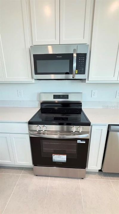 For Rent: $2,450 (3 beds, 2 baths, 1689 Square Feet)