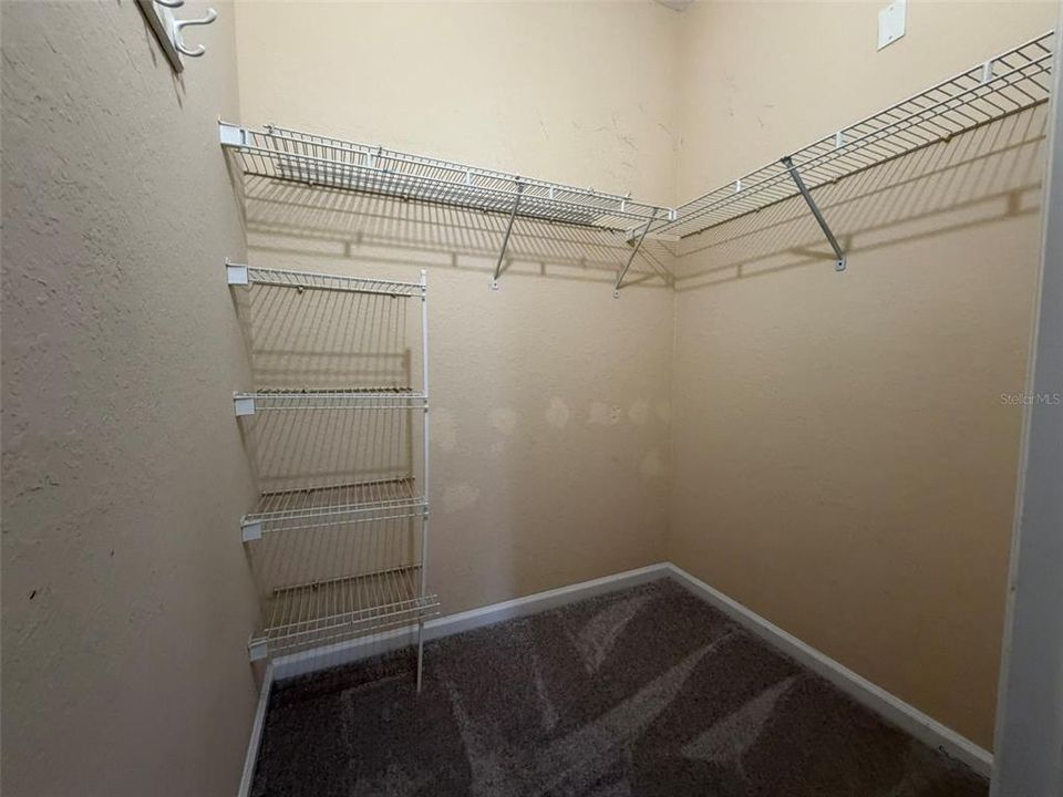 For Sale: $215,000 (3 beds, 2 baths, 1276 Square Feet)
