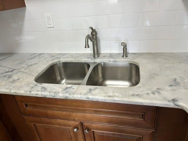 For Sale: $164,900 (1 beds, 1 baths, 632 Square Feet)