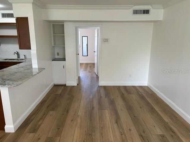 For Sale: $164,900 (1 beds, 1 baths, 632 Square Feet)