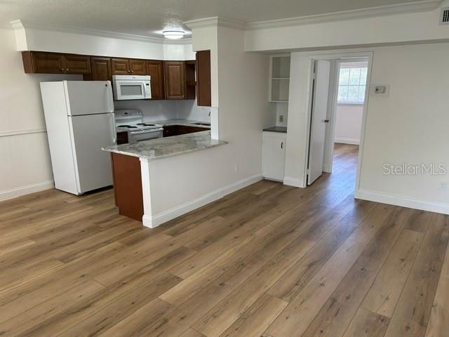 For Sale: $164,900 (1 beds, 1 baths, 632 Square Feet)