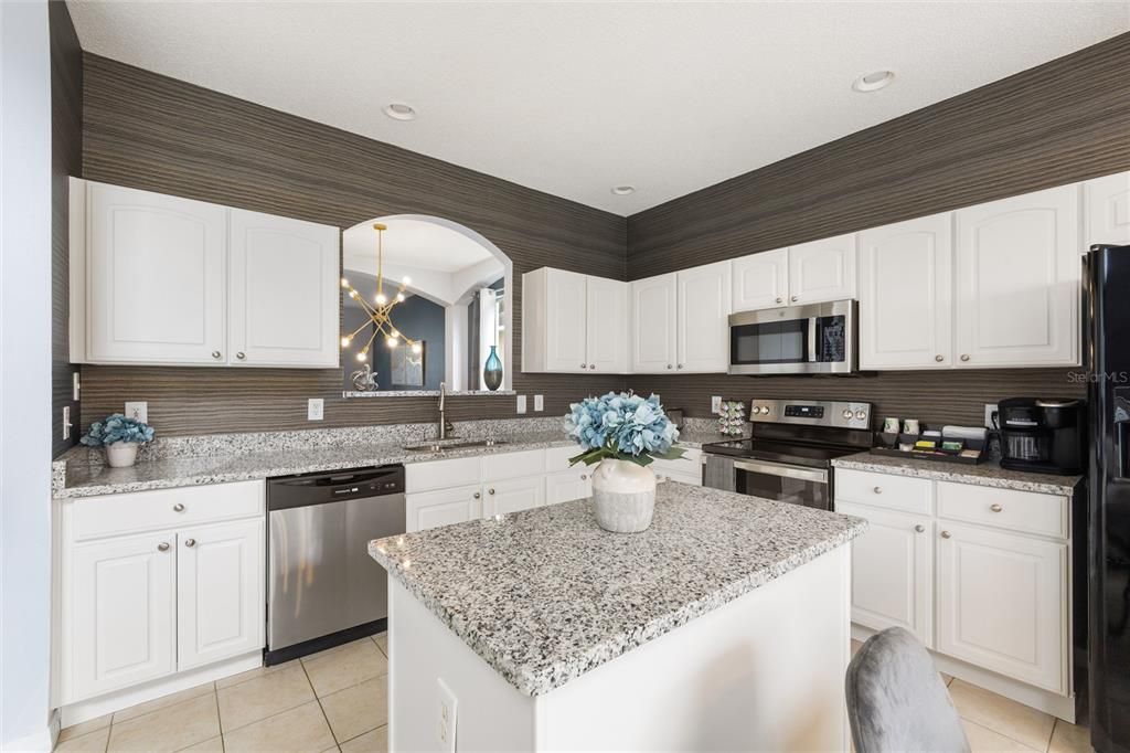 For Sale: $630,000 (7 beds, 4 baths, 2914 Square Feet)