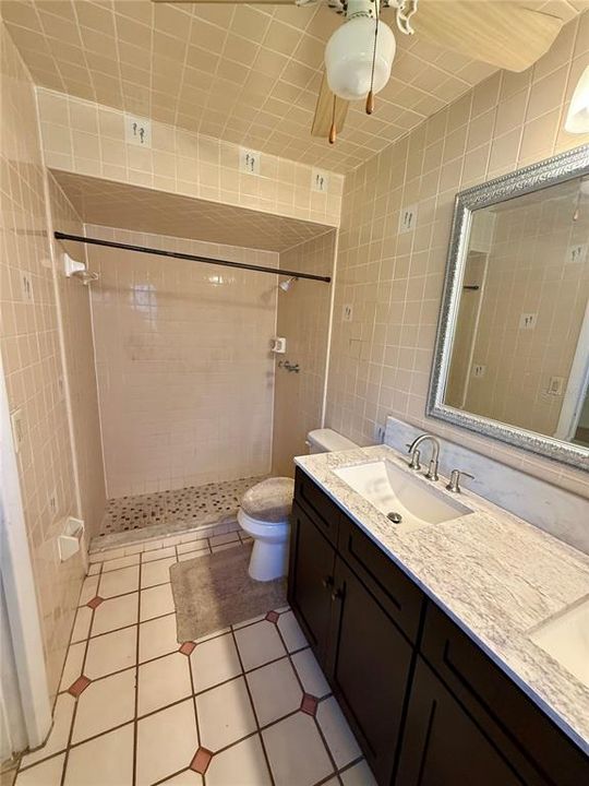 В аренду: $2,400 (4 спален, 2 ванн, 1390 Квадратных фут)