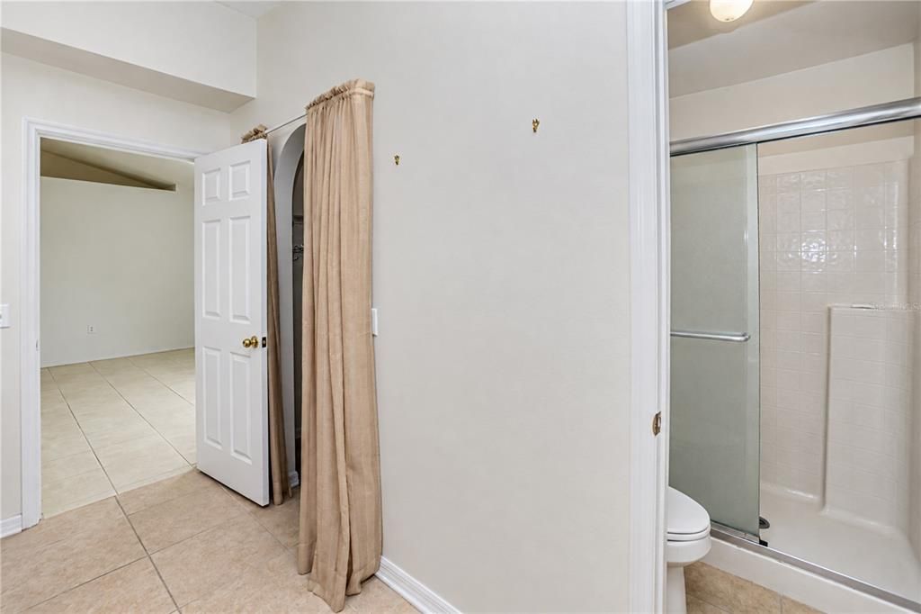 Activo con contrato: $230,000 (3 camas, 2 baños, 1874 Pies cuadrados)
