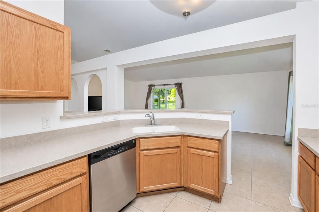Activo con contrato: $230,000 (3 camas, 2 baños, 1874 Pies cuadrados)