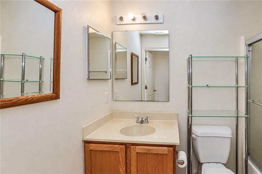 Activo con contrato: $230,000 (3 camas, 2 baños, 1874 Pies cuadrados)