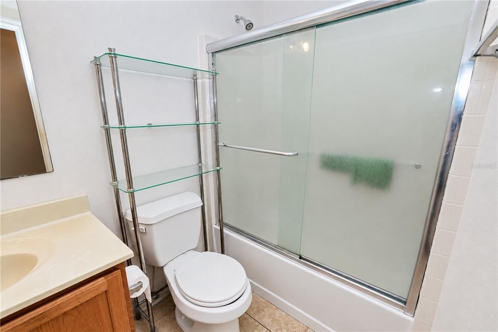 Activo con contrato: $230,000 (3 camas, 2 baños, 1874 Pies cuadrados)