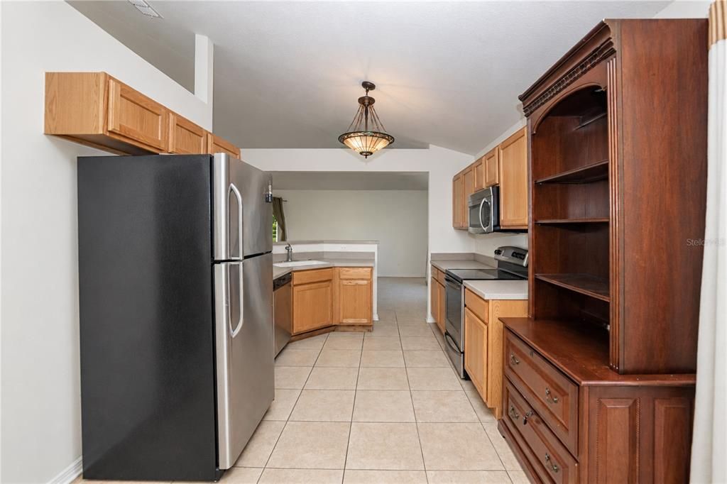 Activo con contrato: $230,000 (3 camas, 2 baños, 1874 Pies cuadrados)