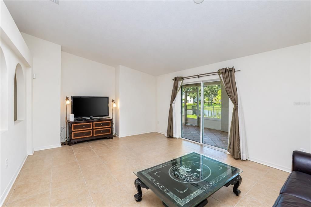 Activo con contrato: $230,000 (3 camas, 2 baños, 1874 Pies cuadrados)