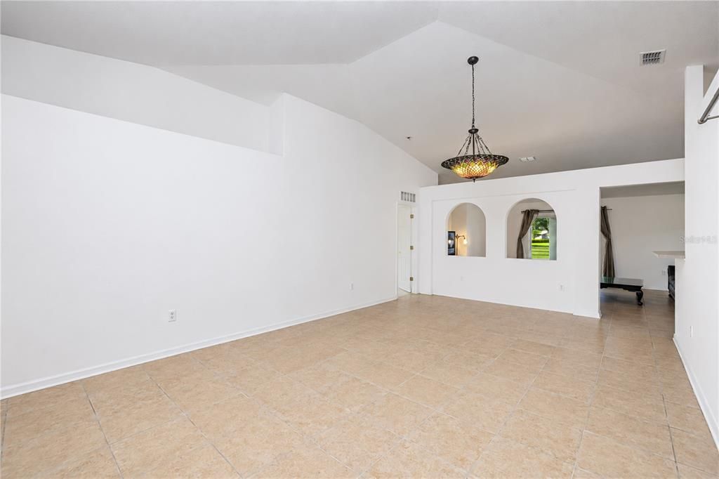 Activo con contrato: $230,000 (3 camas, 2 baños, 1874 Pies cuadrados)