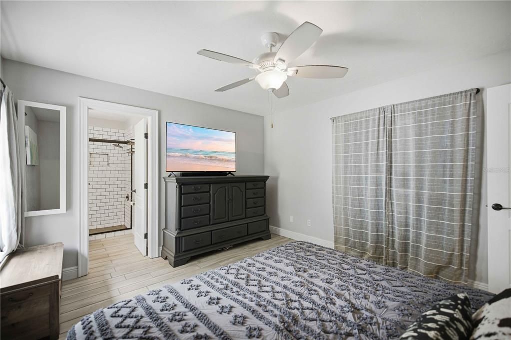 For Sale: $279,999 (3 beds, 2 baths, 1364 Square Feet)