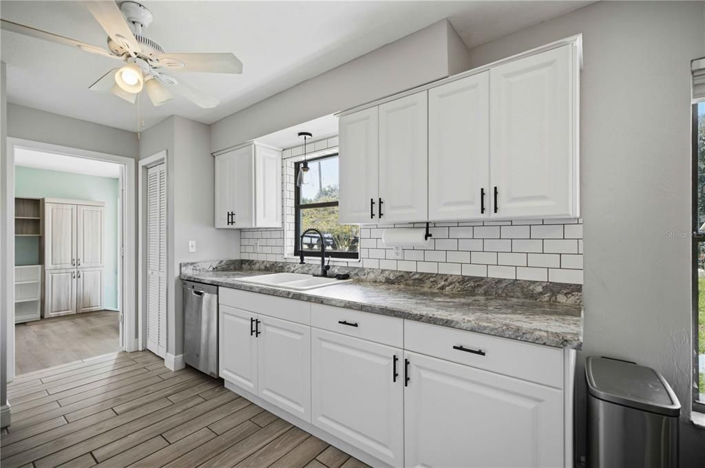 For Sale: $279,999 (3 beds, 2 baths, 1364 Square Feet)