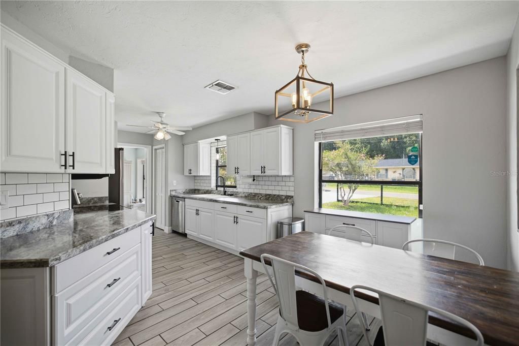 For Sale: $279,999 (3 beds, 2 baths, 1364 Square Feet)