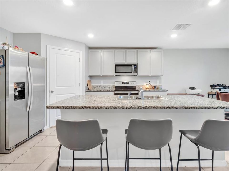 For Rent: $2,550 (4 beds, 3 baths, 2435 Square Feet)