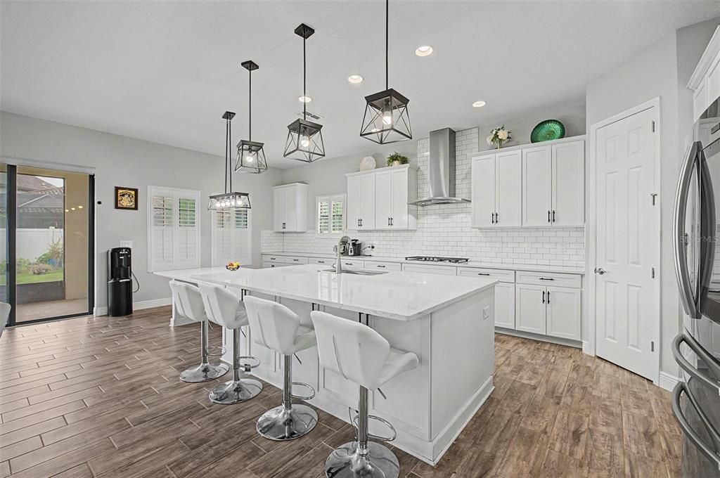 For Sale: $919,000 (5 beds, 3 baths, 4518 Square Feet)