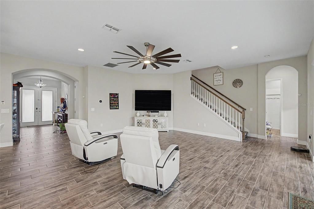For Sale: $919,000 (5 beds, 3 baths, 4518 Square Feet)