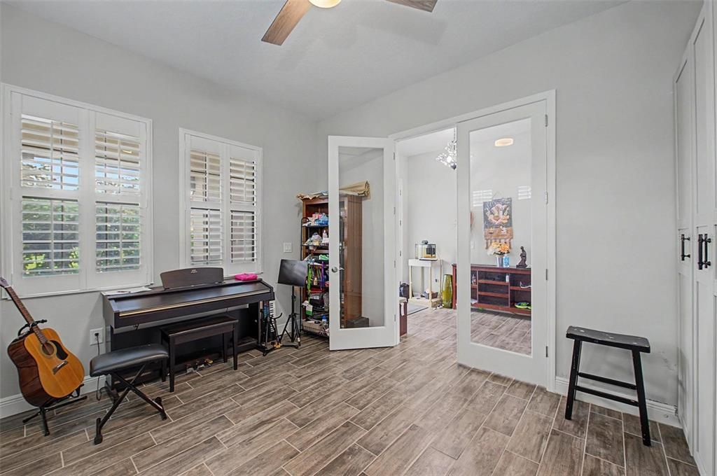 For Sale: $919,000 (5 beds, 3 baths, 4518 Square Feet)