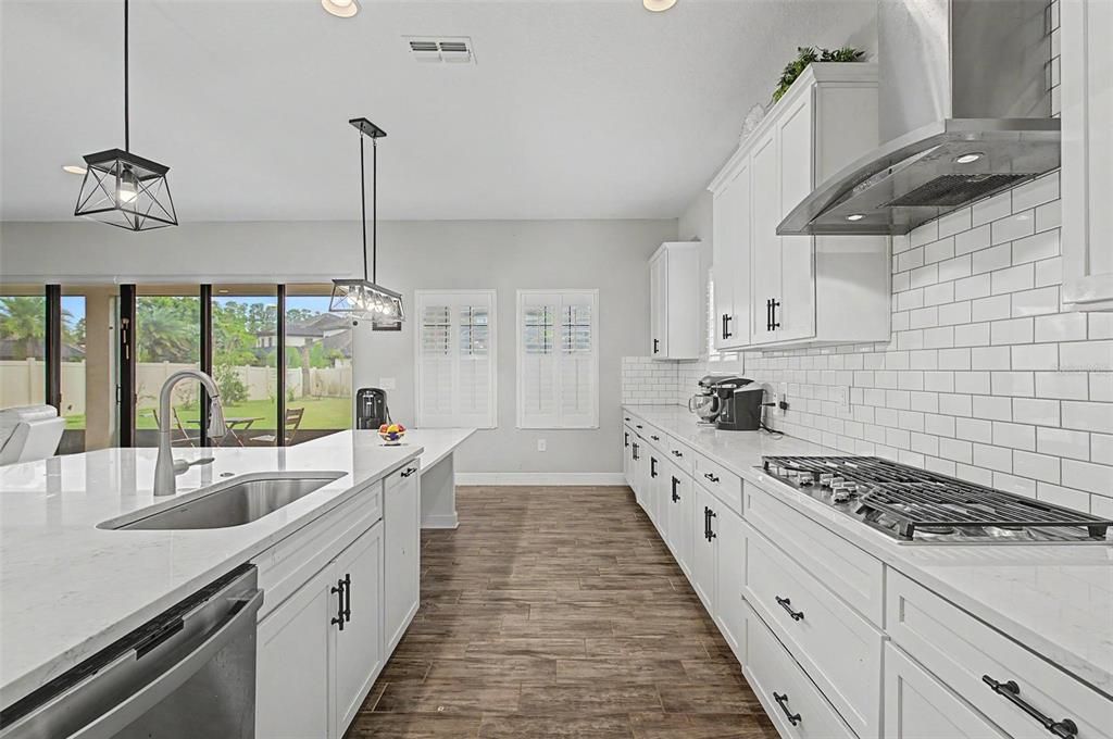 For Sale: $919,000 (5 beds, 3 baths, 4518 Square Feet)