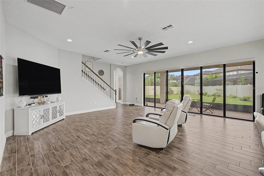 For Sale: $919,000 (5 beds, 3 baths, 4518 Square Feet)