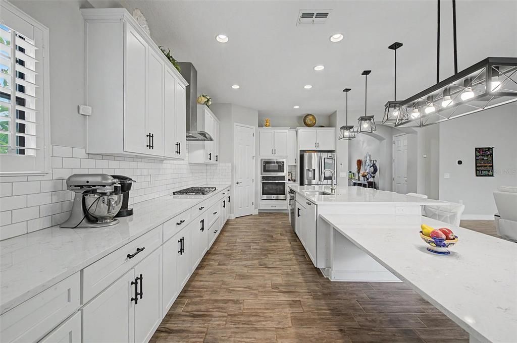 For Sale: $919,000 (5 beds, 3 baths, 4518 Square Feet)