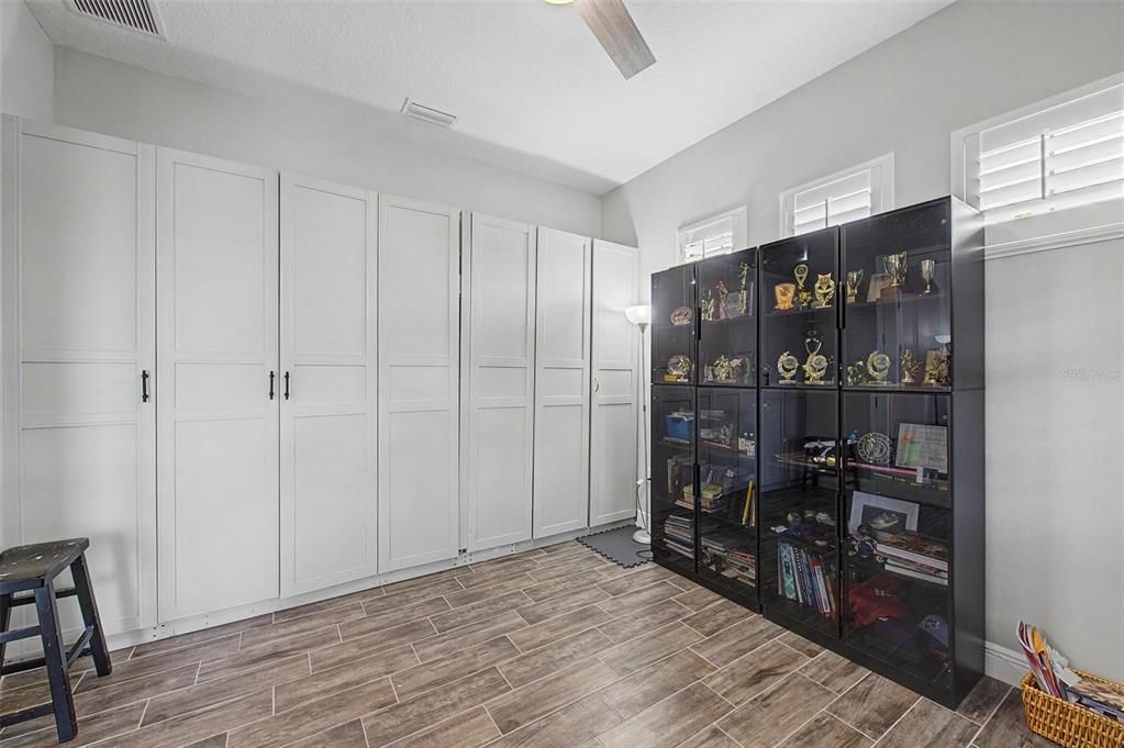 For Sale: $919,000 (5 beds, 3 baths, 4518 Square Feet)