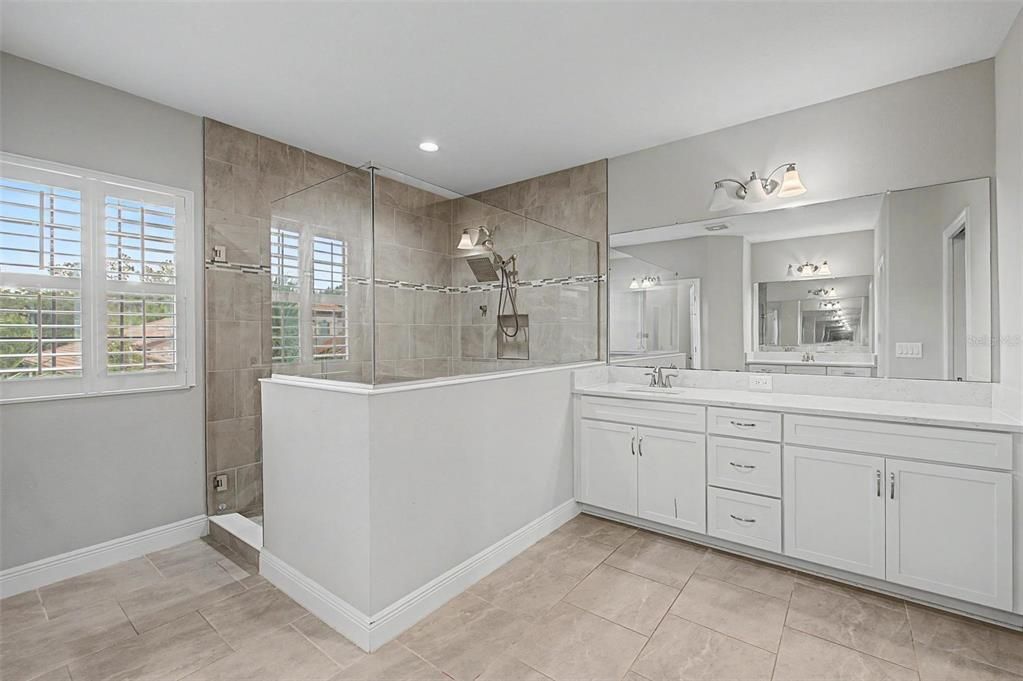 For Sale: $919,000 (5 beds, 3 baths, 4518 Square Feet)