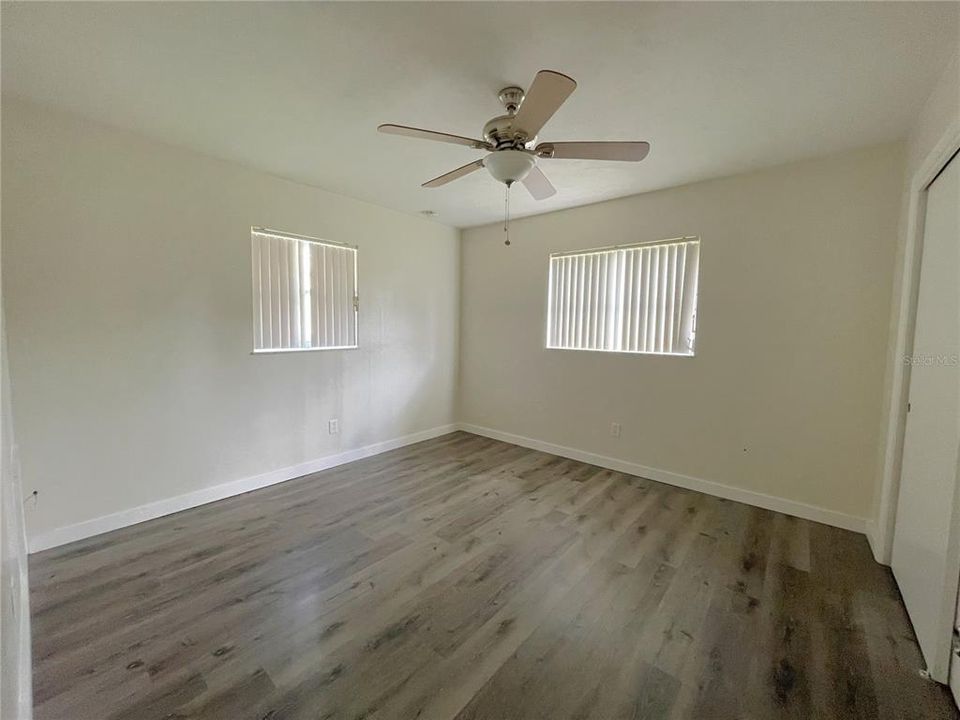 For Sale: $189,900 (2 beds, 1 baths, 926 Square Feet)