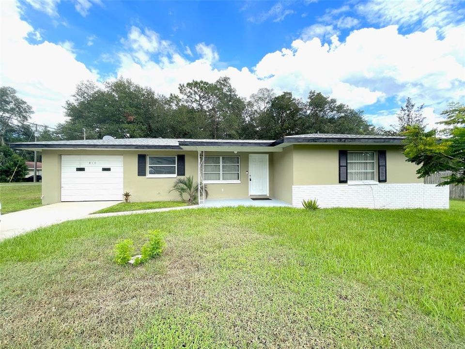 For Sale: $189,900 (2 beds, 1 baths, 926 Square Feet)