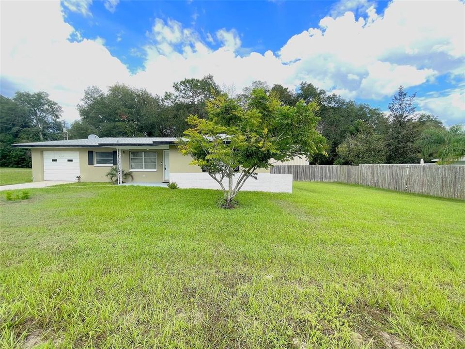 For Sale: $189,900 (2 beds, 1 baths, 926 Square Feet)