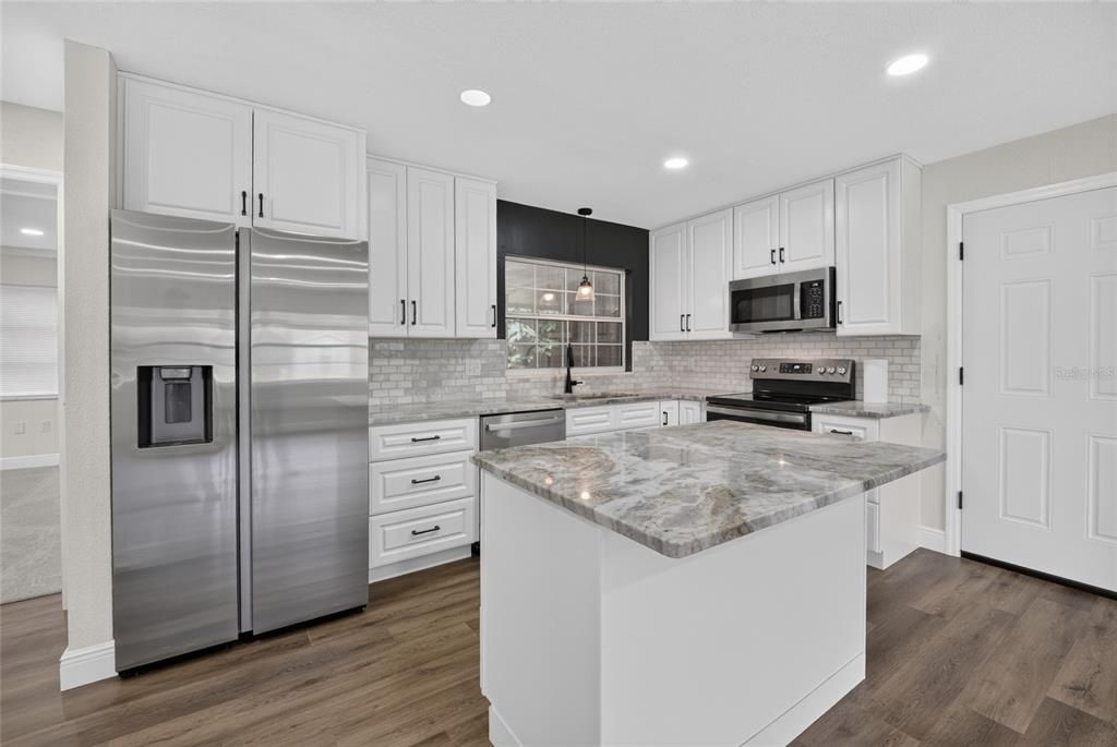 For Sale: $325,000 (3 beds, 2 baths, 1470 Square Feet)