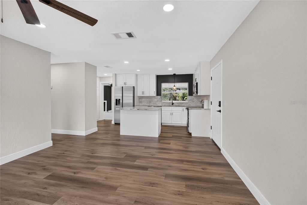 For Sale: $325,000 (3 beds, 2 baths, 1470 Square Feet)