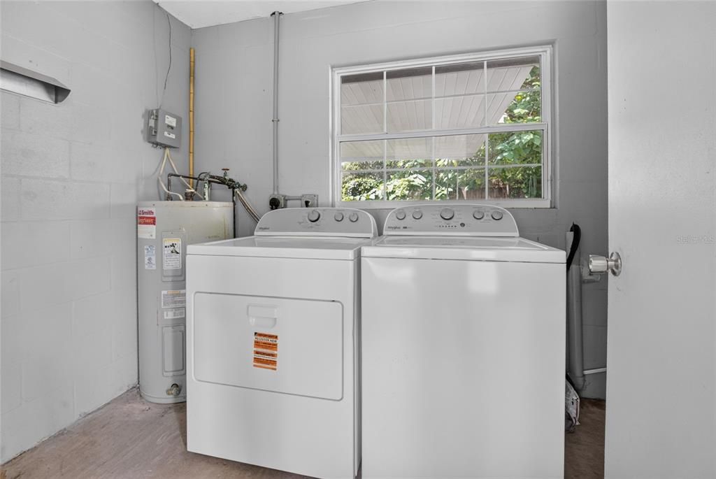 For Sale: $325,000 (3 beds, 2 baths, 1470 Square Feet)