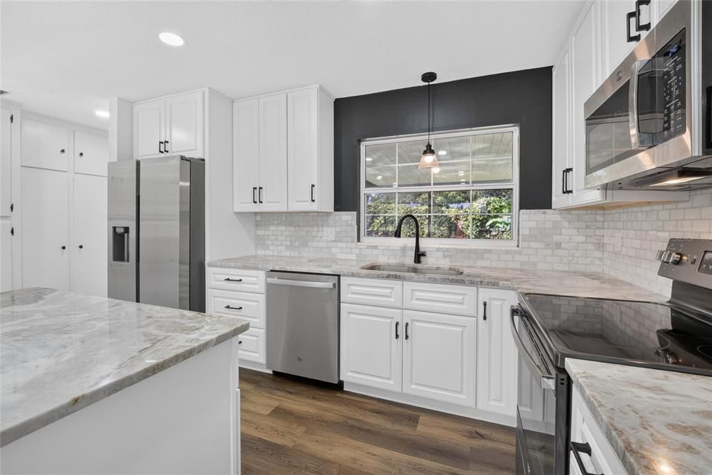 For Sale: $325,000 (3 beds, 2 baths, 1470 Square Feet)
