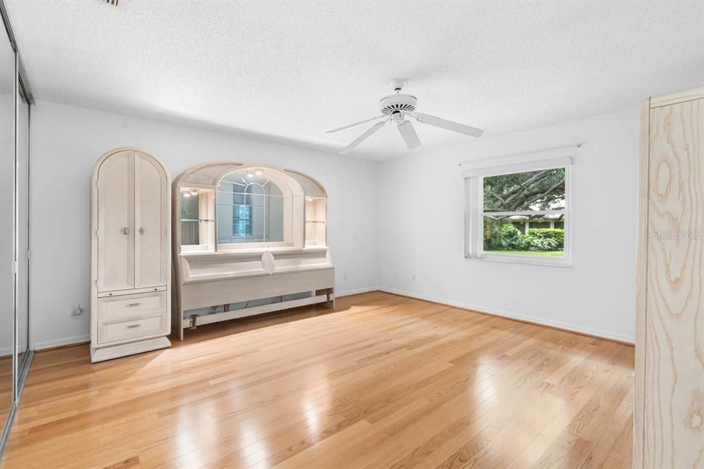 For Sale: $180,000 (2 beds, 2 baths, 1661 Square Feet)