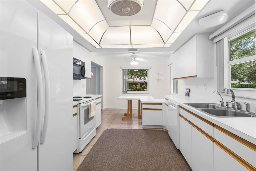 For Sale: $180,000 (2 beds, 2 baths, 1661 Square Feet)