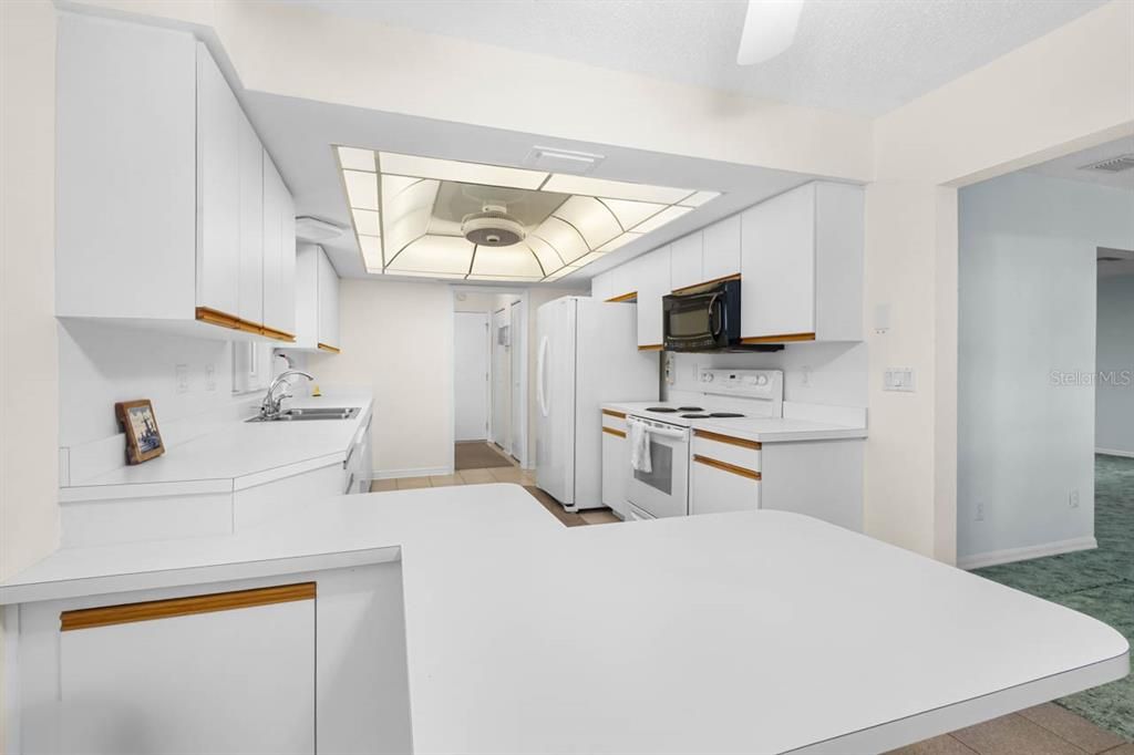 For Sale: $180,000 (2 beds, 2 baths, 1661 Square Feet)