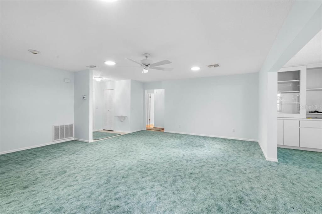 For Sale: $180,000 (2 beds, 2 baths, 1661 Square Feet)