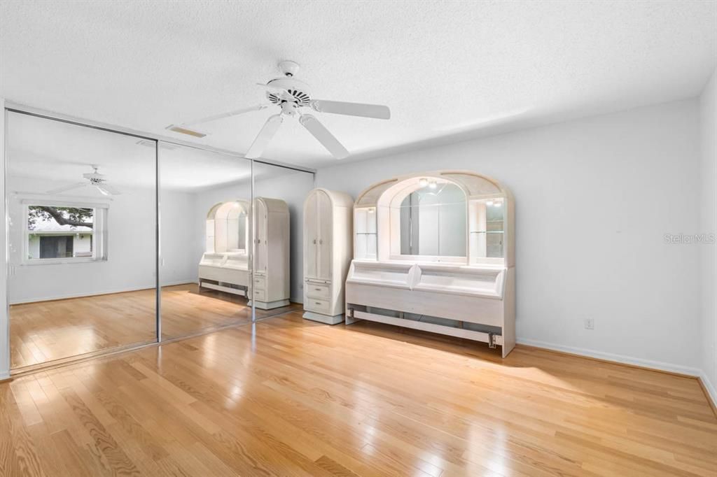 For Sale: $180,000 (2 beds, 2 baths, 1661 Square Feet)