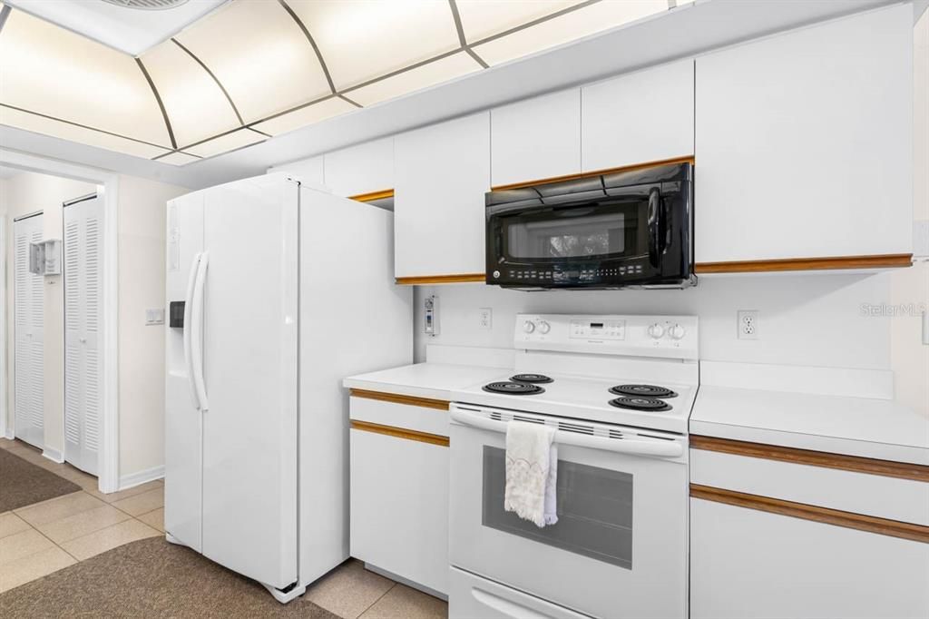 For Sale: $180,000 (2 beds, 2 baths, 1661 Square Feet)