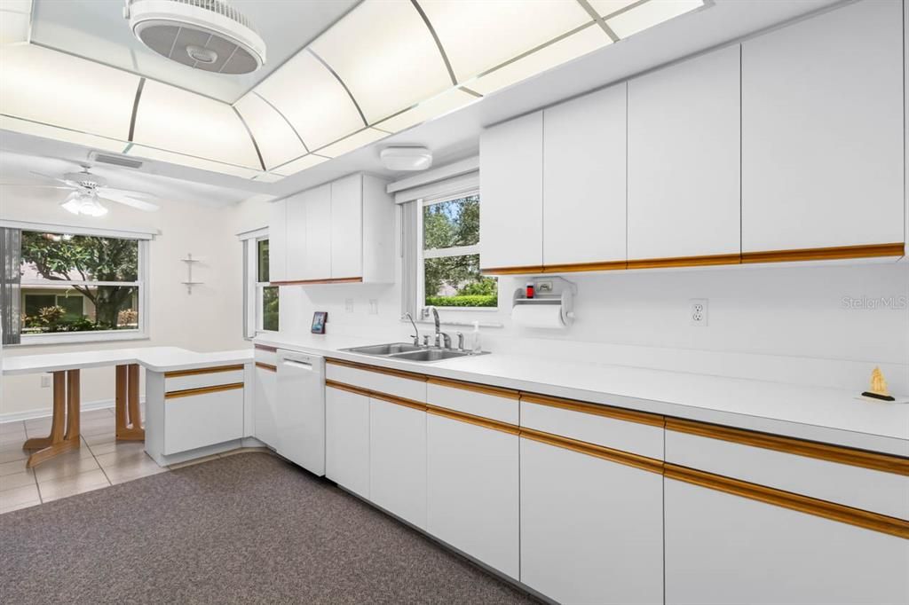 For Sale: $180,000 (2 beds, 2 baths, 1661 Square Feet)