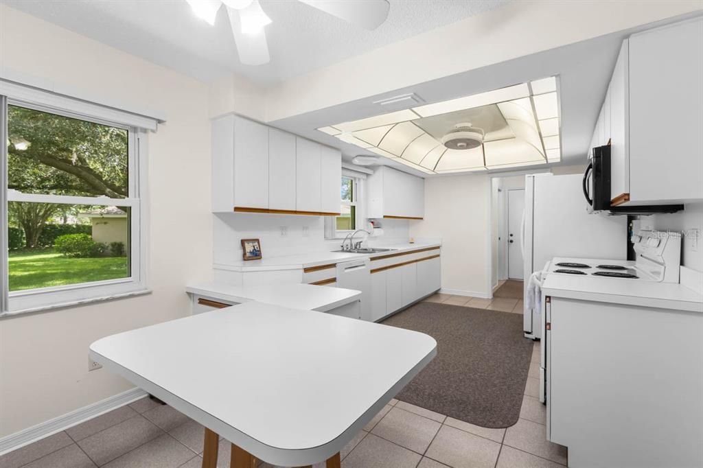 For Sale: $180,000 (2 beds, 2 baths, 1661 Square Feet)