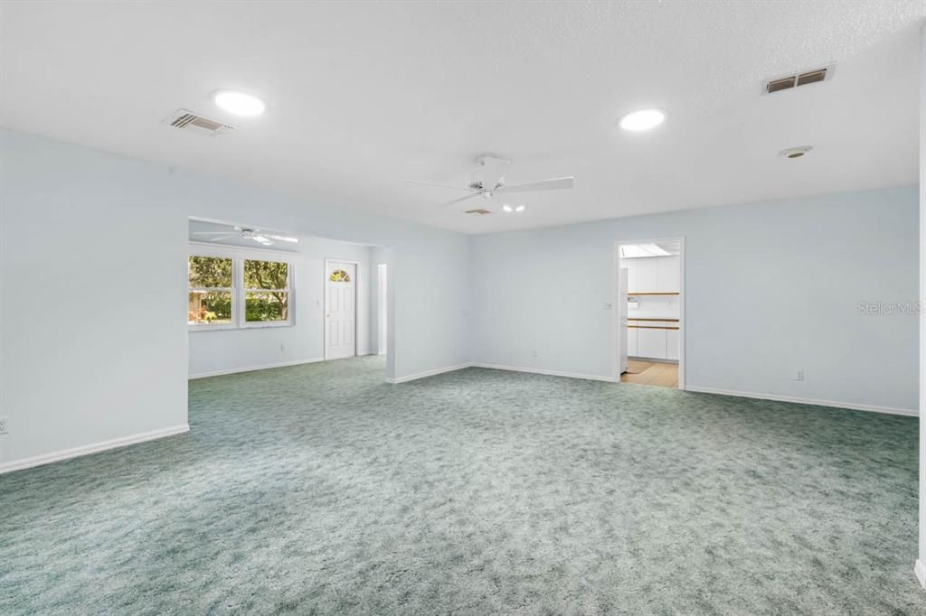 For Sale: $180,000 (2 beds, 2 baths, 1661 Square Feet)