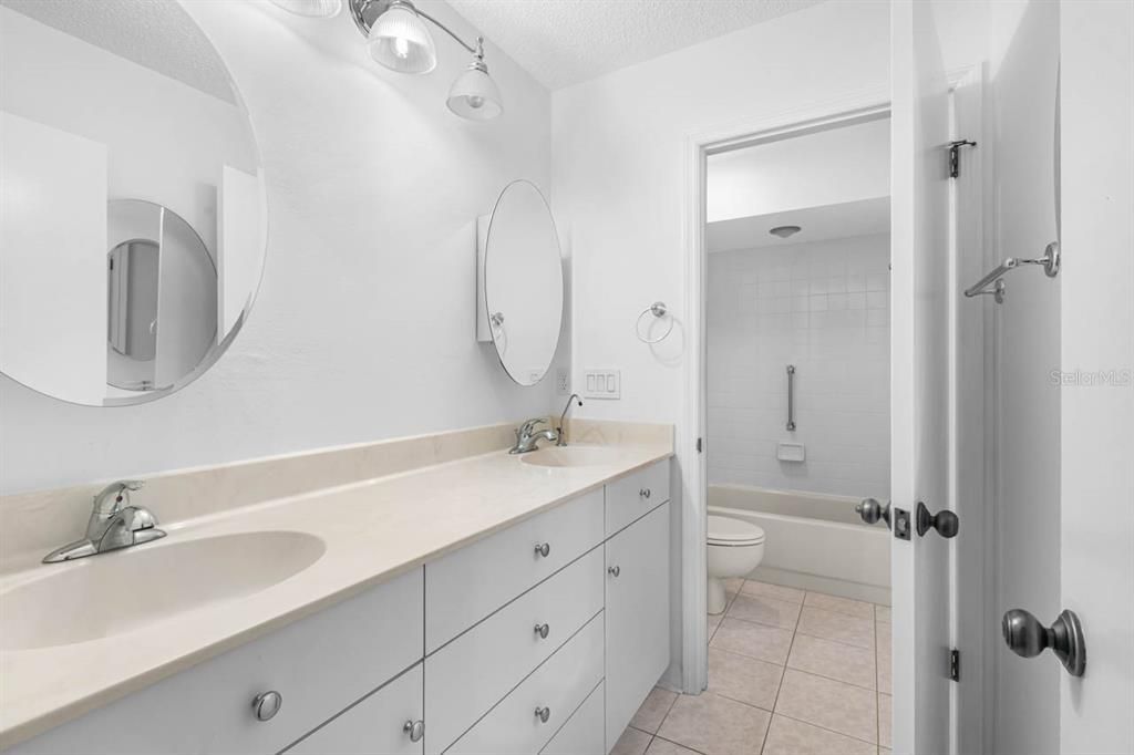 For Sale: $180,000 (2 beds, 2 baths, 1661 Square Feet)